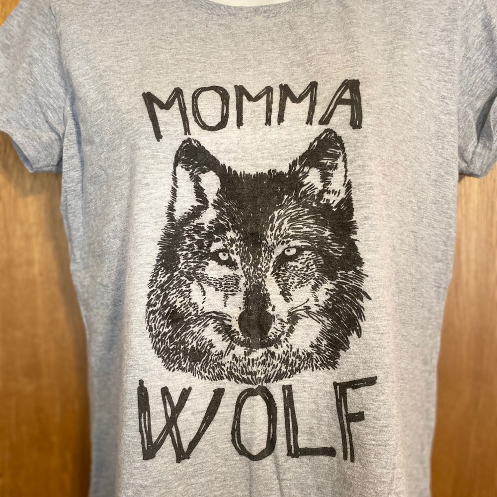 🌼 Momma Wolf TShirt